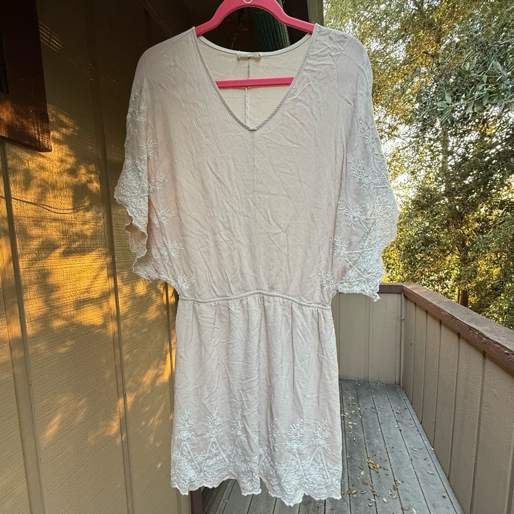 Crescent Boho Cream Embroidered Rayon Flowy Summer Dress M